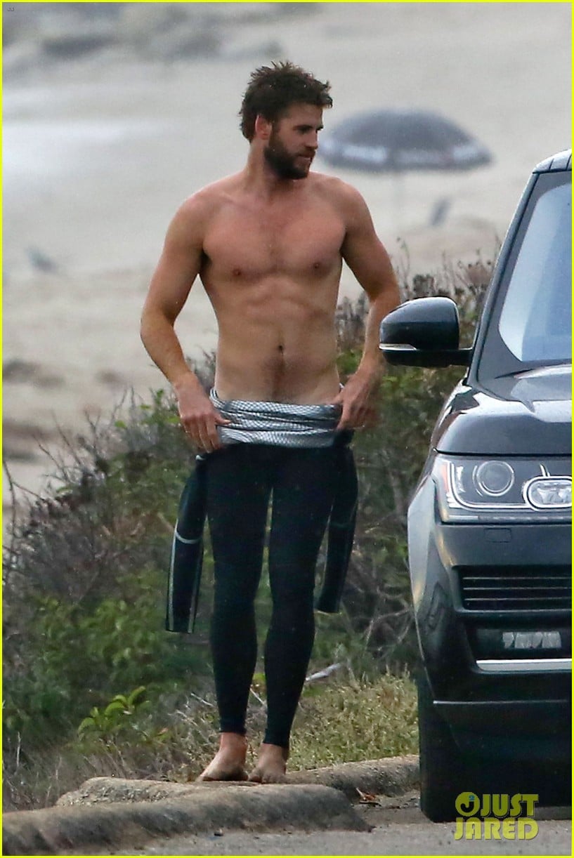 liam hemsworth bares his ripped abs while stripping out of wetsuit 24