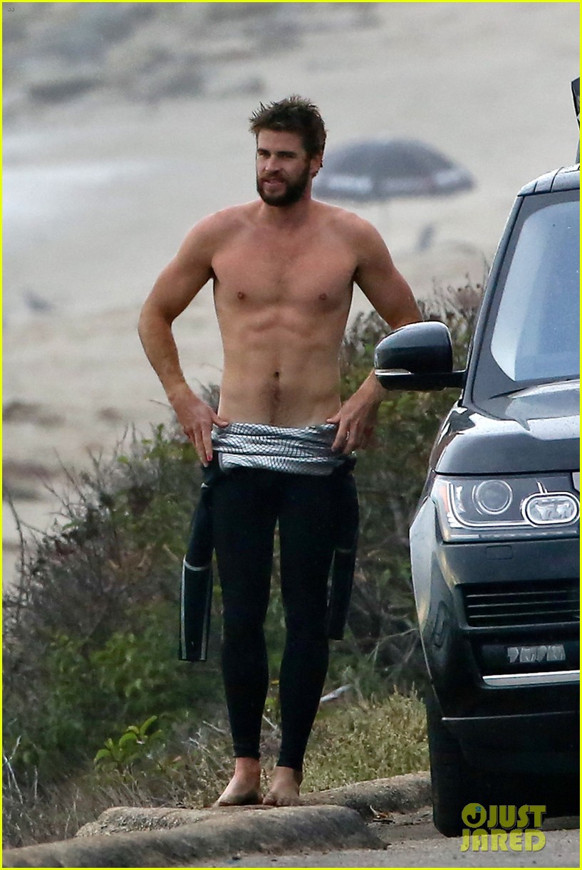 liam hemsworth bares his ripped abs while stripping out of wetsuit 36
