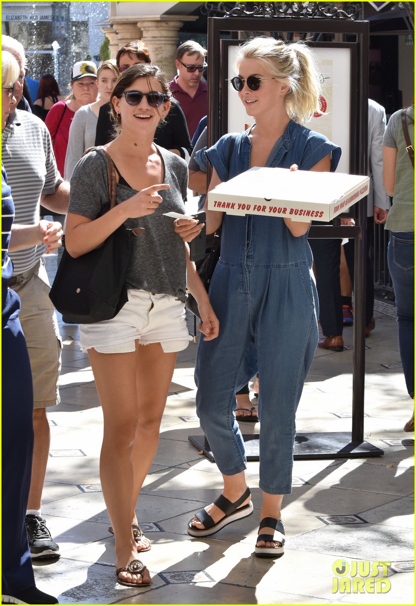 julianne hough picks up pizza at the grove 153782281