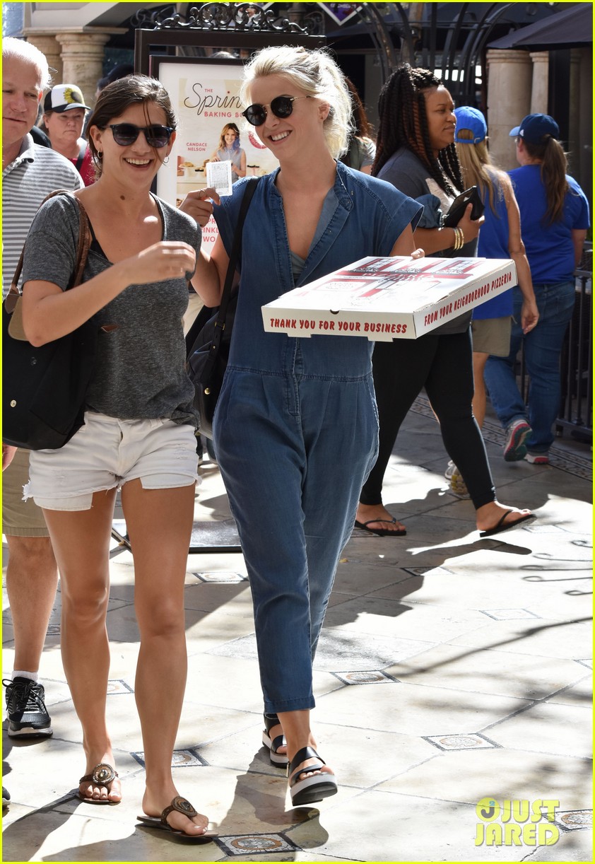 julianne hough picks up pizza at the grove 193782285