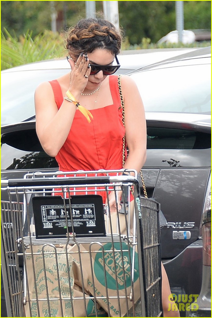 vanessa hudgens stocks up on groceries at whole foods 033787511