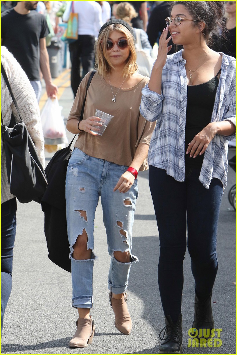 Sarah Hyland Celebrates Jesse Tyler Ferguson's Birthday Early With