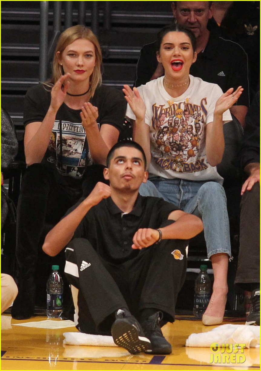 kendall jenner and karlie kloss sit courtside while cheering on lakers jordan clarkson 033795235