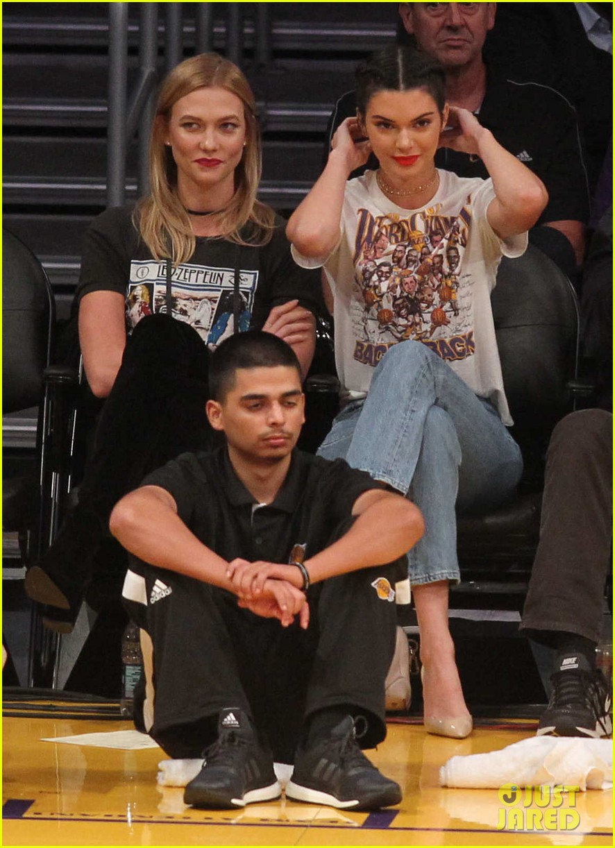 kendall jenner and karlie kloss sit courtside while cheering on lakers jordan clarkson 233795255