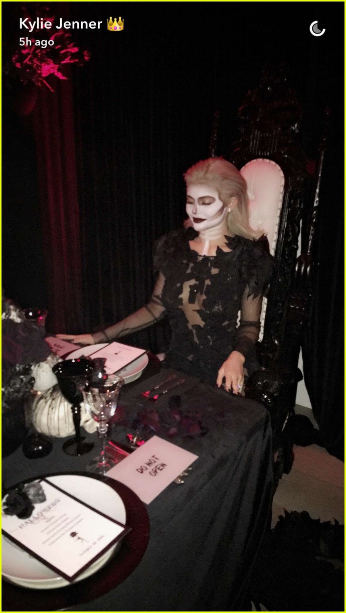 kylie jenner hosts epic halloween dinner with tyga kendall 033796546