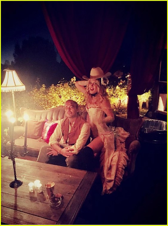 kate hudson and friends 2016 halloween bash 053796938