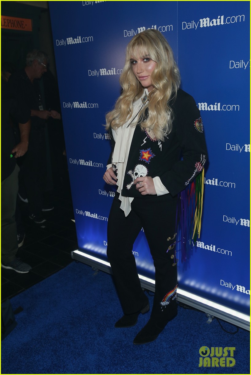 kesha celebrates halloween early at seriously scary party 063795533