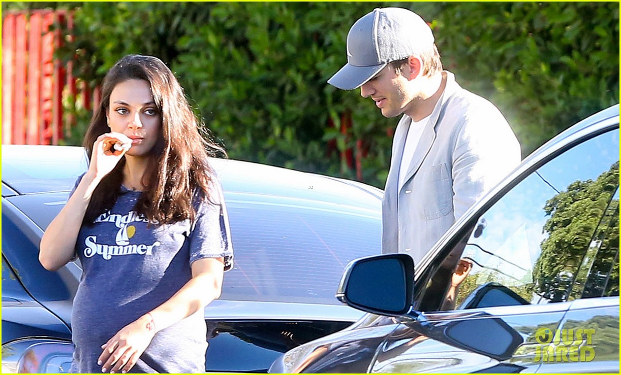 mila kunis and ashton kutchers daughter wyatt is trilingual and loves a curse word 02
