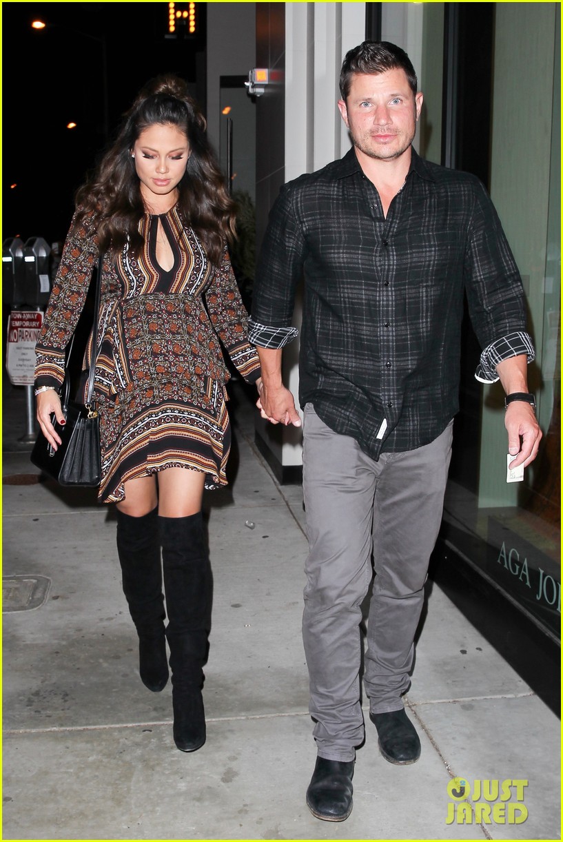 nick lachey pregnant wife vanessa hold hands for date night 01