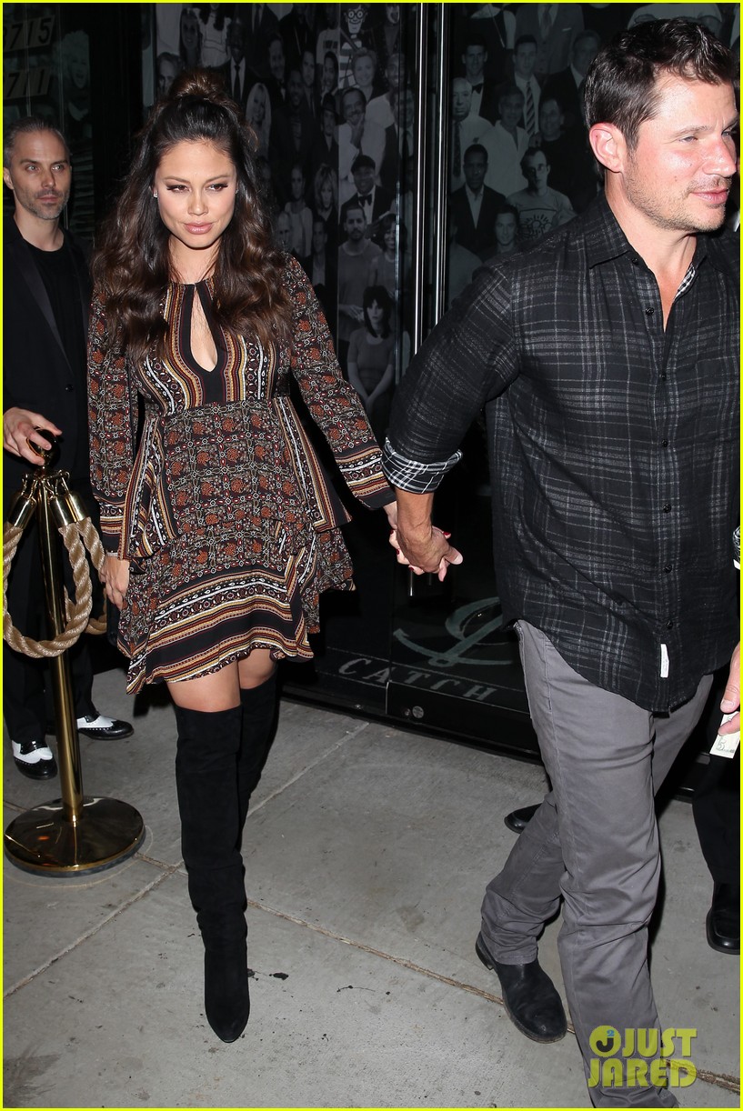 nick lachey pregnant wife vanessa hold hands for date night 133785336