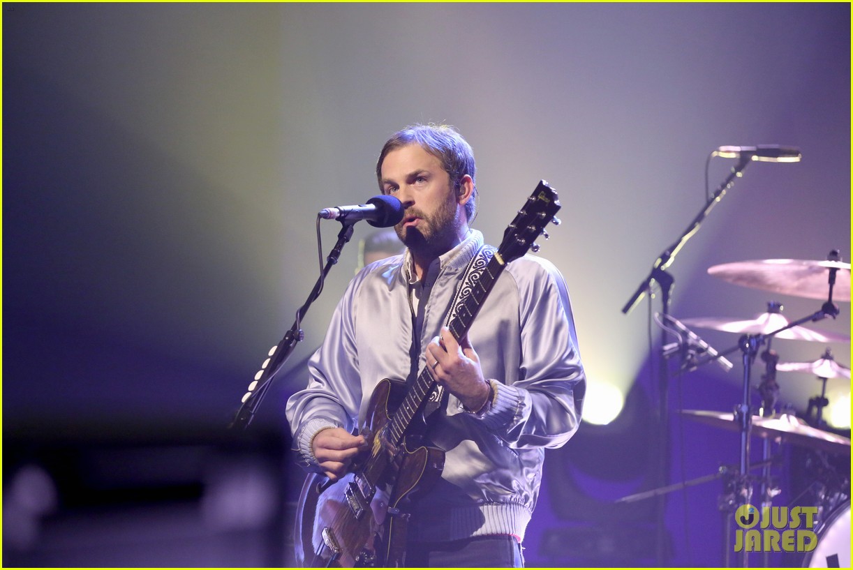 kings of leon perform waste a moment live on the tonight show 023787655