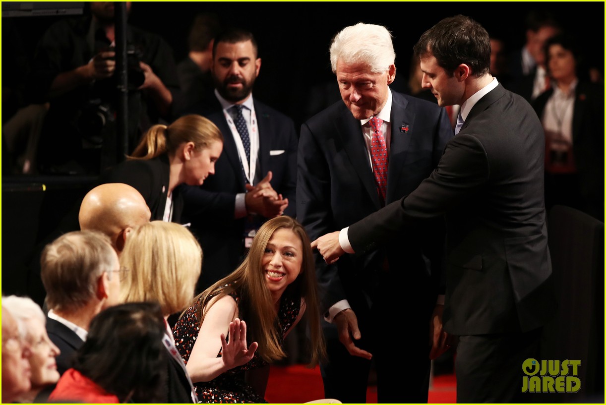 Bill Clinton & Melania Trump Avoid Each Other at Final Presidential ...