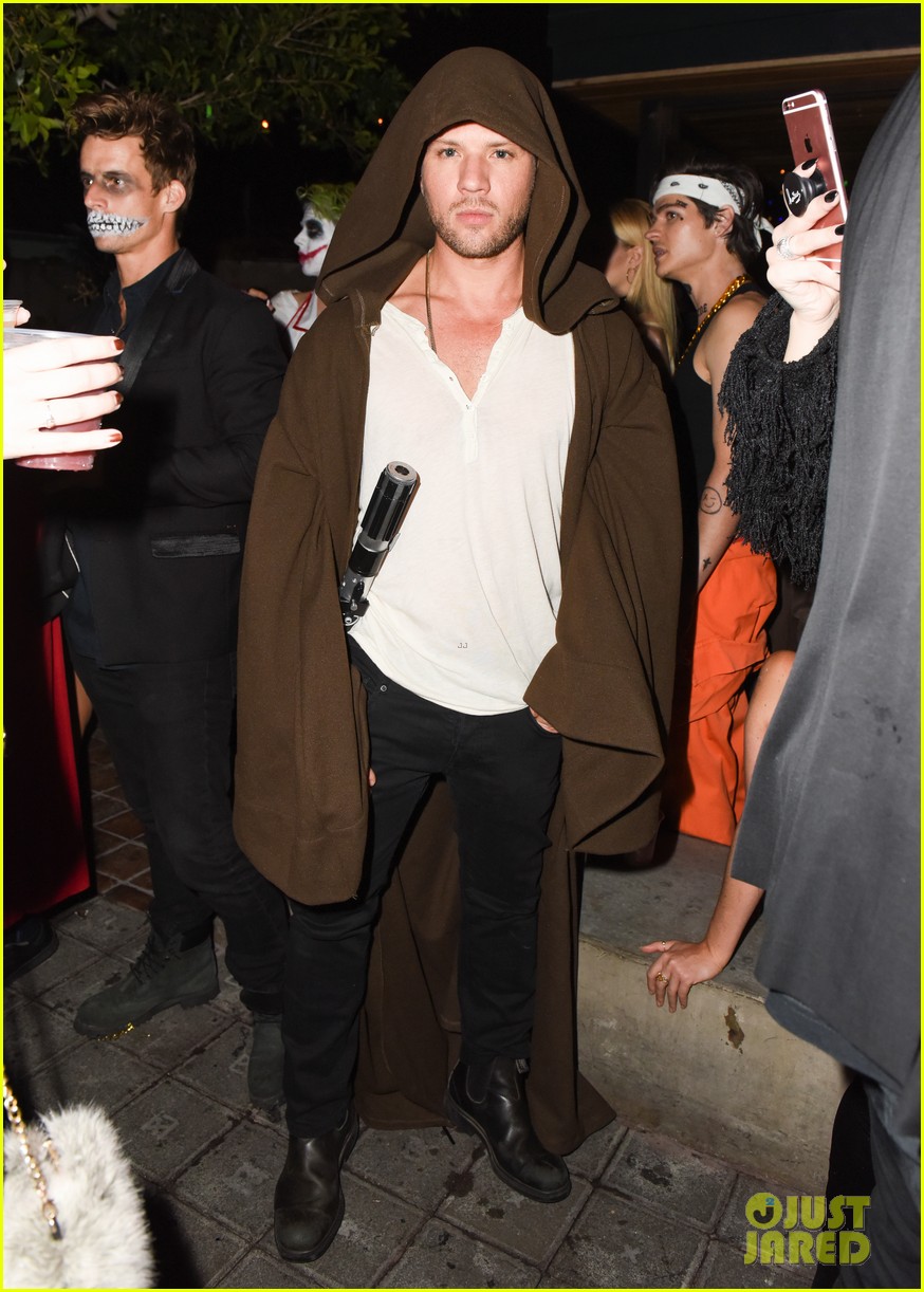 Ryan Phillippe Finds the Force \u0026 Miles Teller Rocks Out at Just Jared's  Halloween Party!: Photo 3798426 | 2016 Halloween, 2016 Just Jared Halloween  Party, Alexandra Lenas, Alice Greczyn, Eric Podwall, Ethan, image size:874x1222