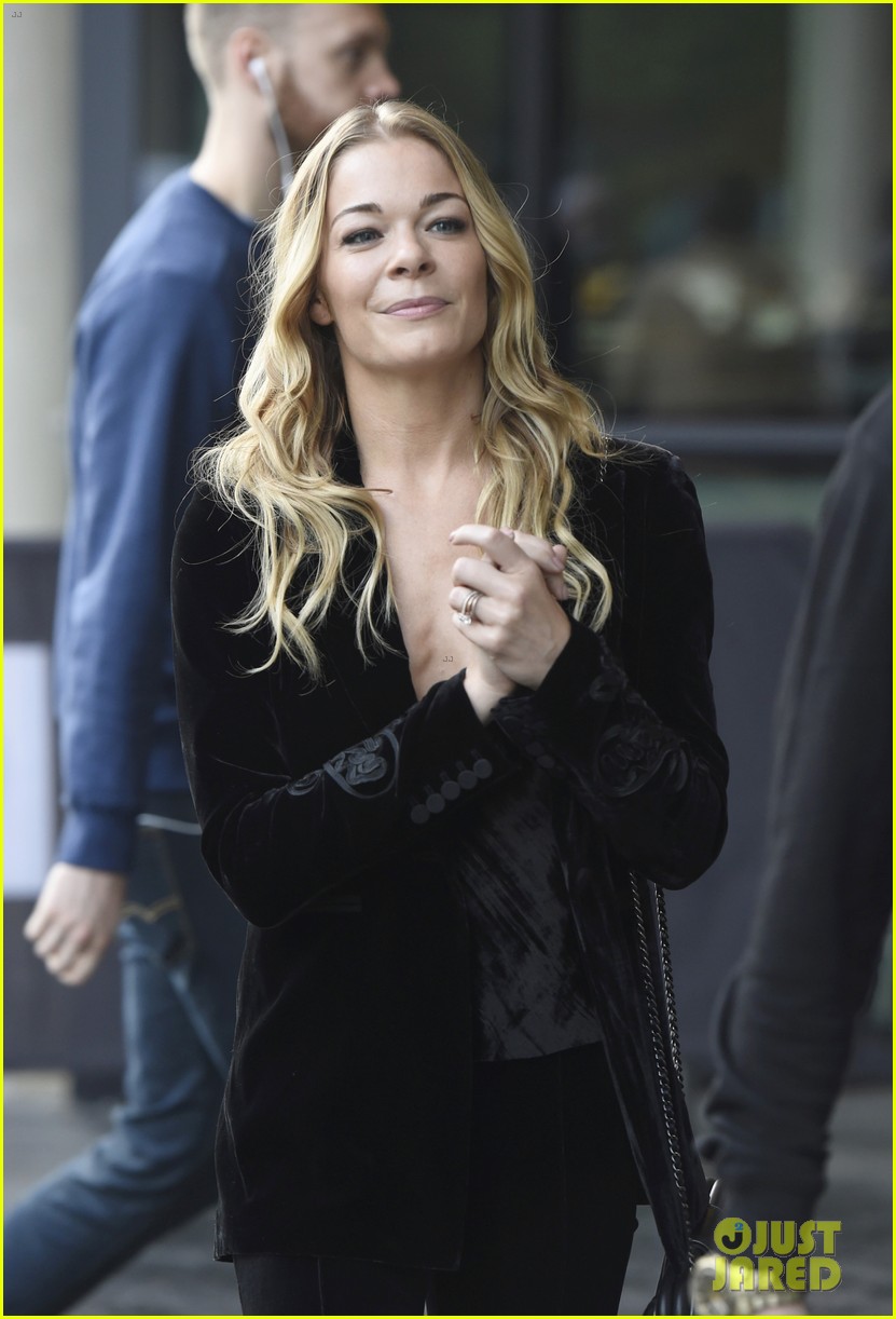 leann rimes gives pointers on how to get a tight tush 153795552