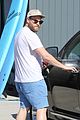seth rogen picks up healthy snacks at the grocery store 02