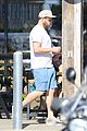 seth rogen picks up healthy snacks at the grocery store 05
