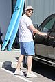 seth rogen picks up healthy snacks at the grocery store 06