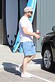 seth rogen picks up healthy snacks at the grocery store 07