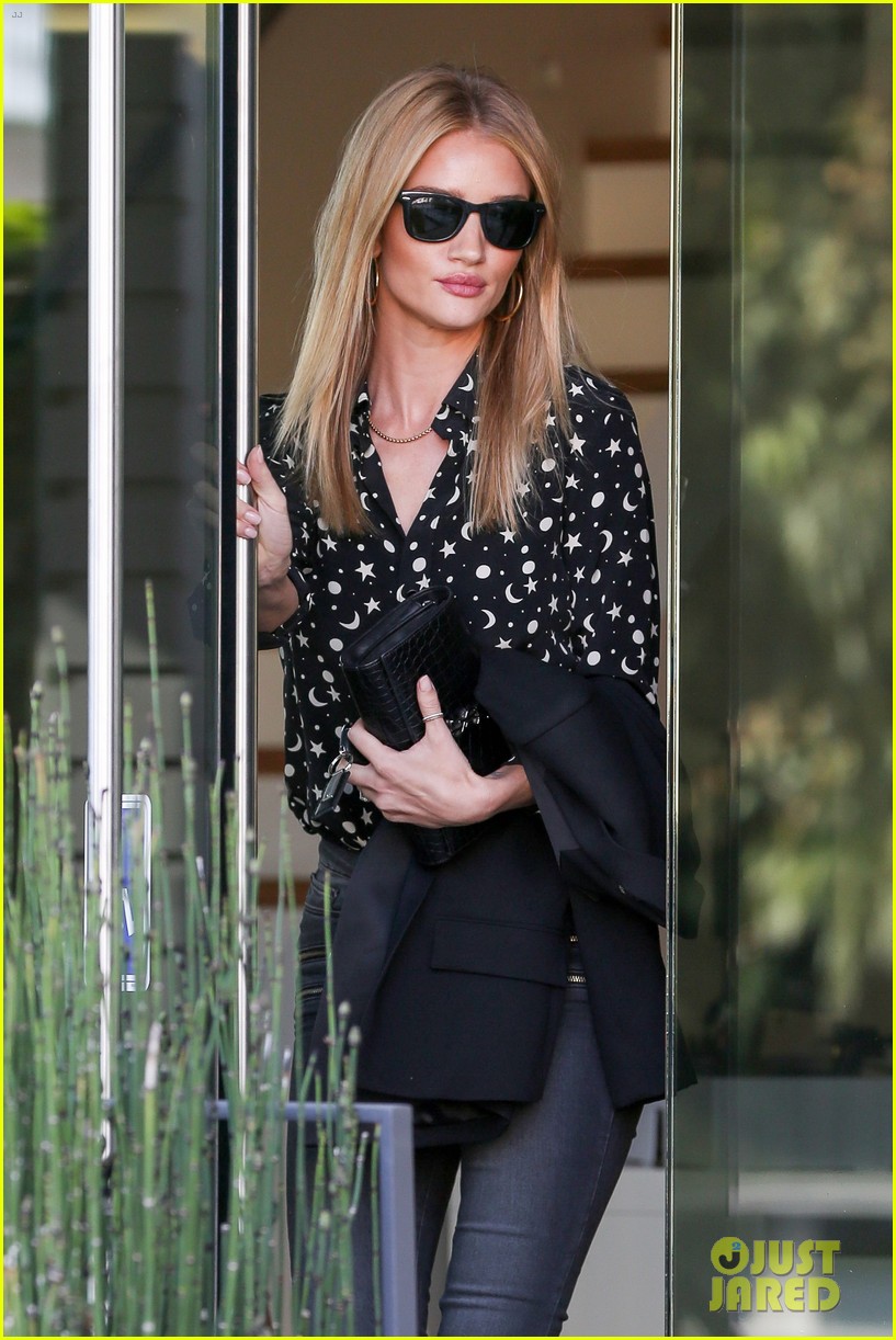 rosie huntington whiteley keeps it stylish while out in la 093793681