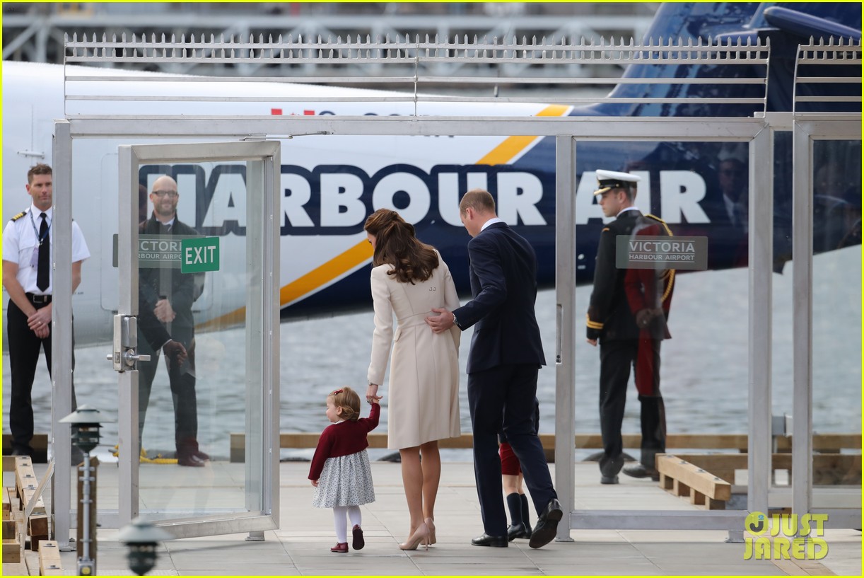 royal family waves goodbye canada 34