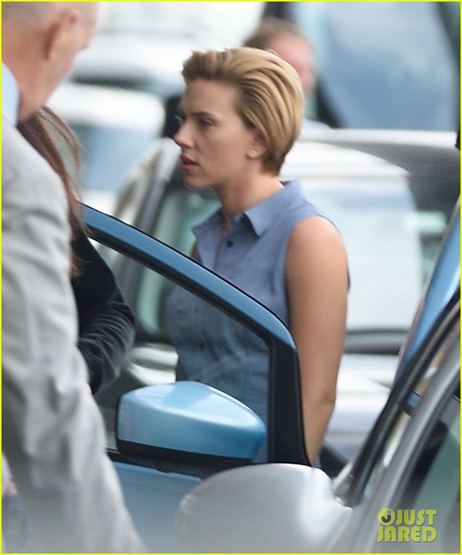 scarlett johansson continues filming rock that body in nyc 08