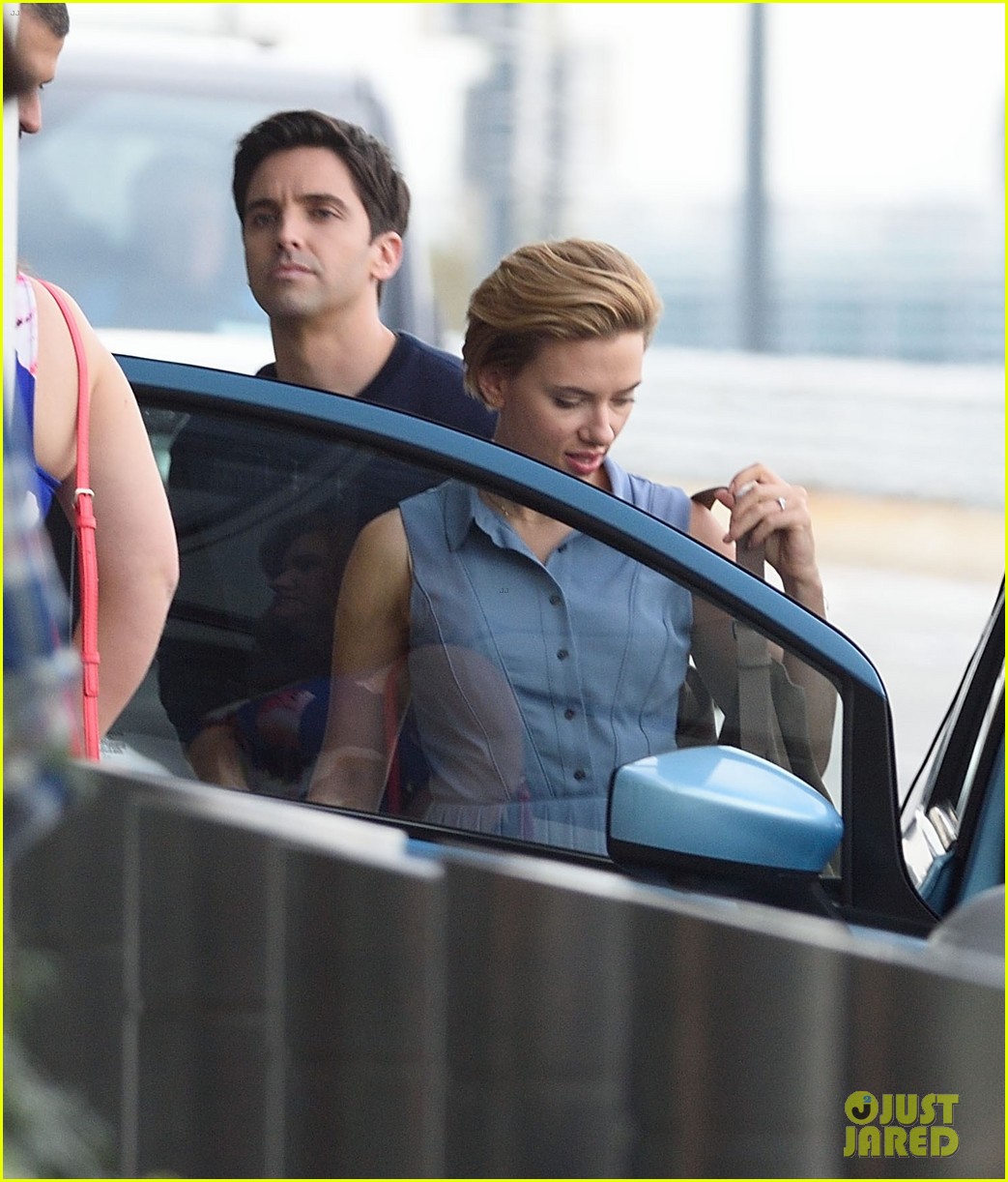 scarlett johansson continues filming rock that body in nyc 09