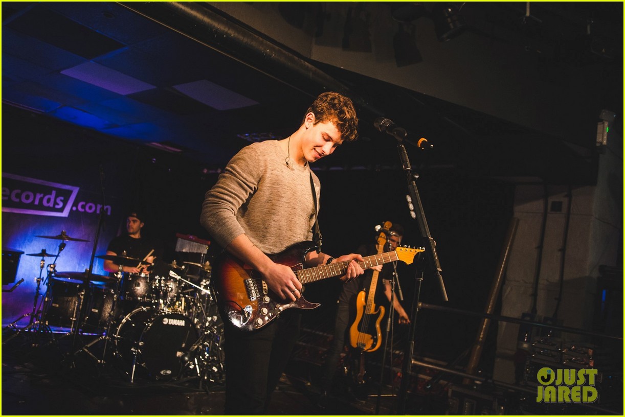 shawn mendes niall horan fave song hippodrome concert 093794564