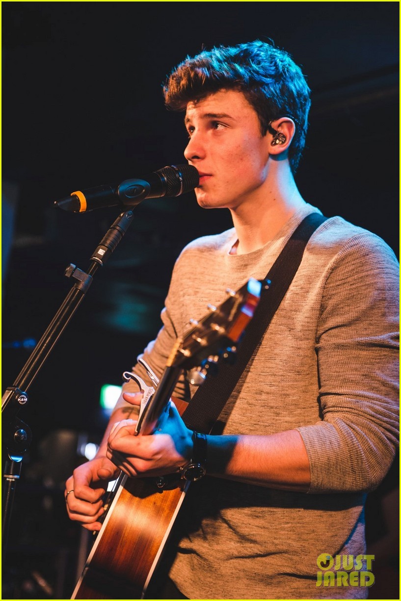 shawn mendes niall horan fave song hippodrome concert 413794596