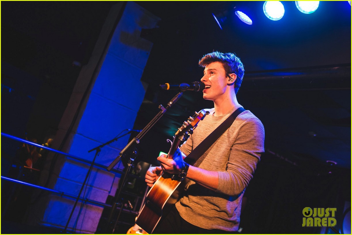 shawn mendes niall horan fave song hippodrome concert 43
