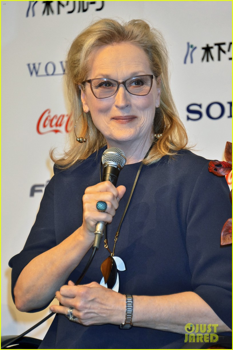meryl streep on playing hillary clinton ill have to wait 04