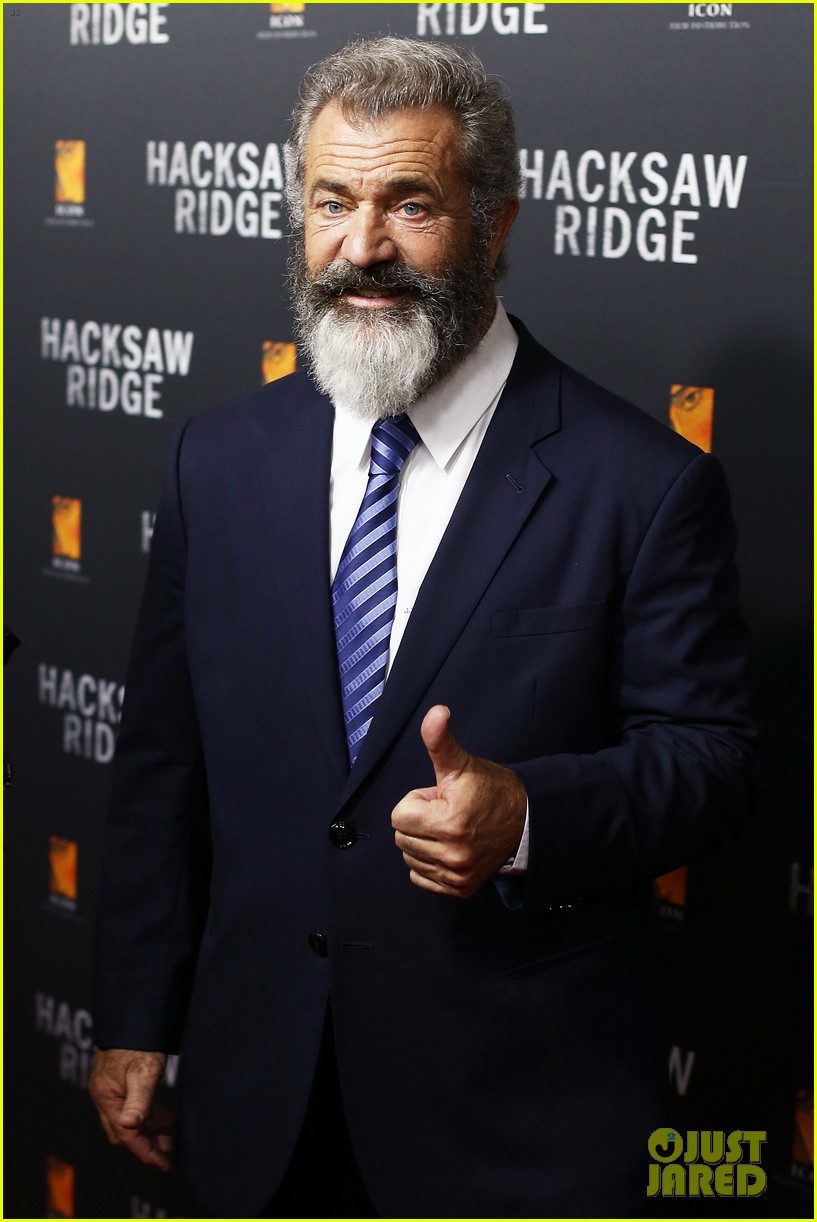 Teresa Palmer Puts Her Baby Bump on Display at 'Hacksaw Ridge