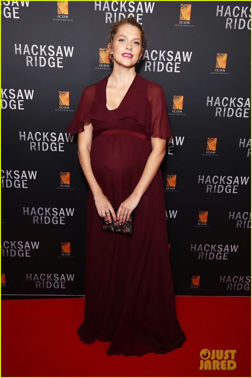 Teresa Palmer Puts Her Baby Bump on Display at 'Hacksaw Ridge