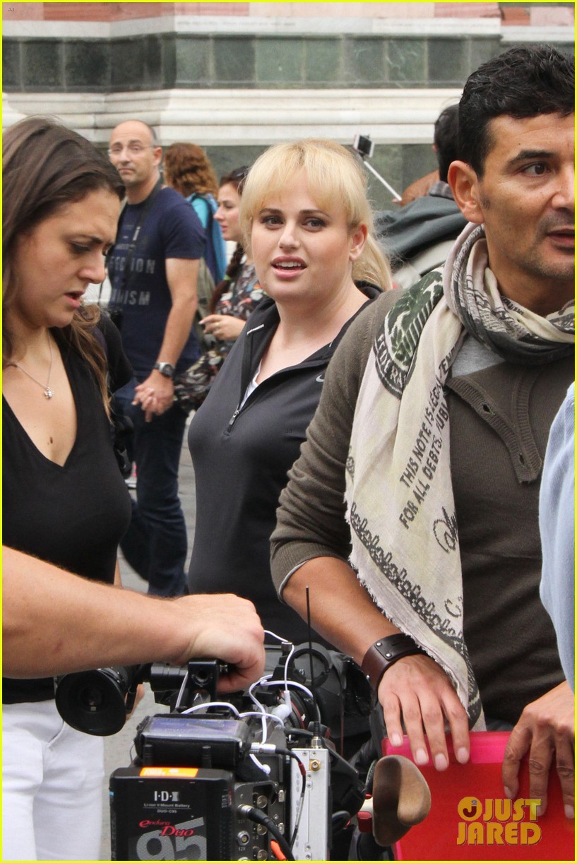 rebel wilson gets to work on filming her next project in italy 02