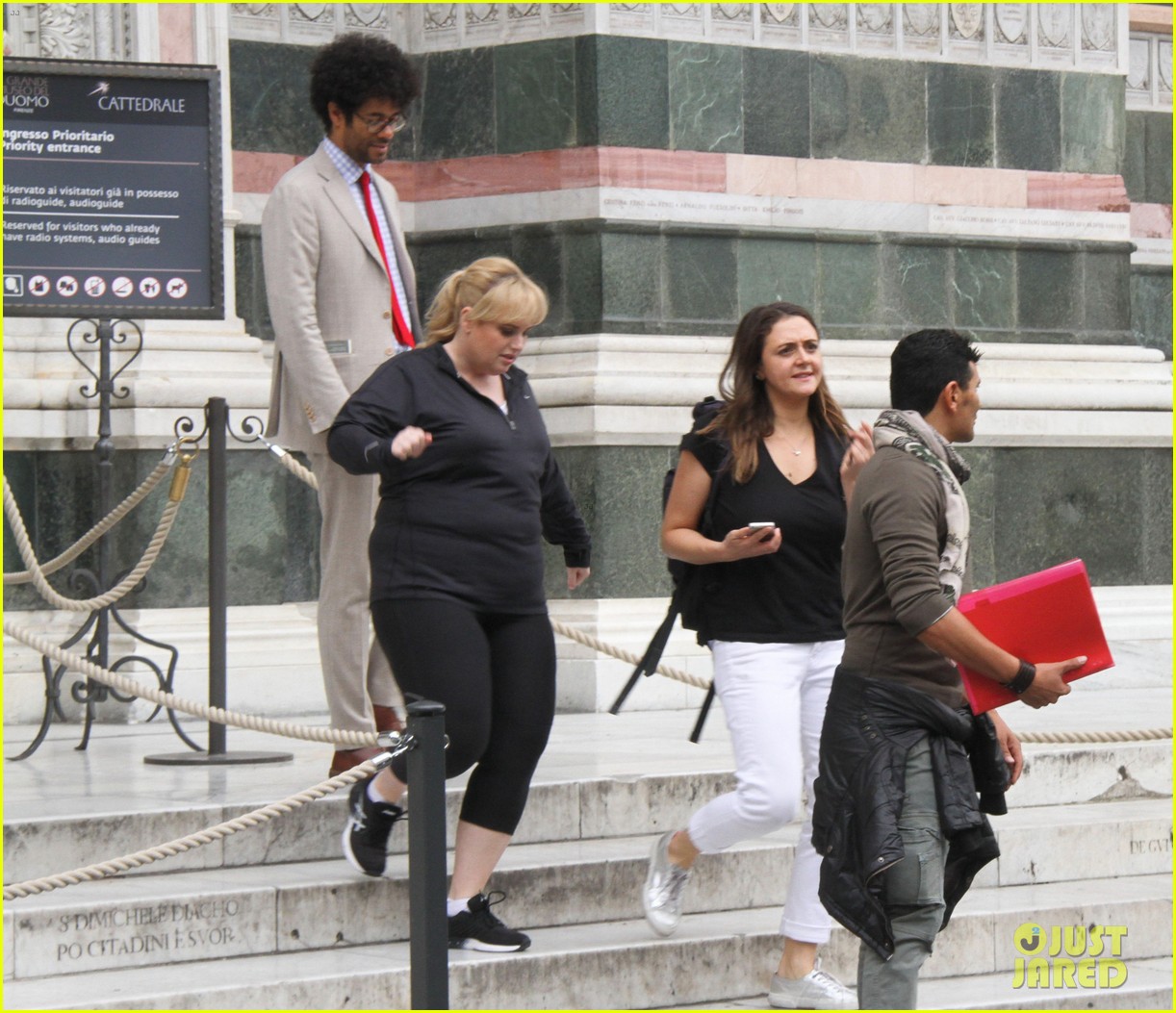 rebel wilson gets to work on filming her next project in italy 06