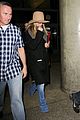 jennifer aniston covers up while arriving back in la 02