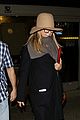 jennifer aniston covers up while arriving back in la 03