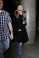 jennifer aniston covers up while arriving back in la 06