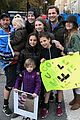 drew barrymore daughters support dad will kopelman at nyc marathon 01