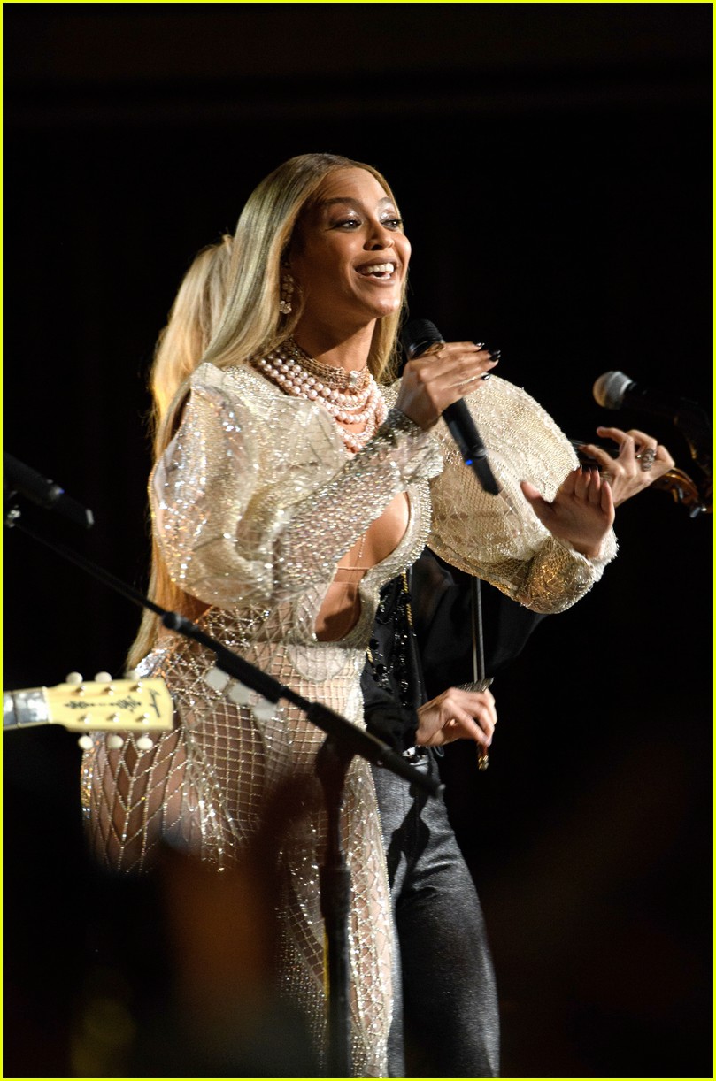cmas site seemingly erases beyonce mentions after backlash 023801454