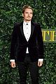 orlando bloom goes stag to london evening standard awards 01