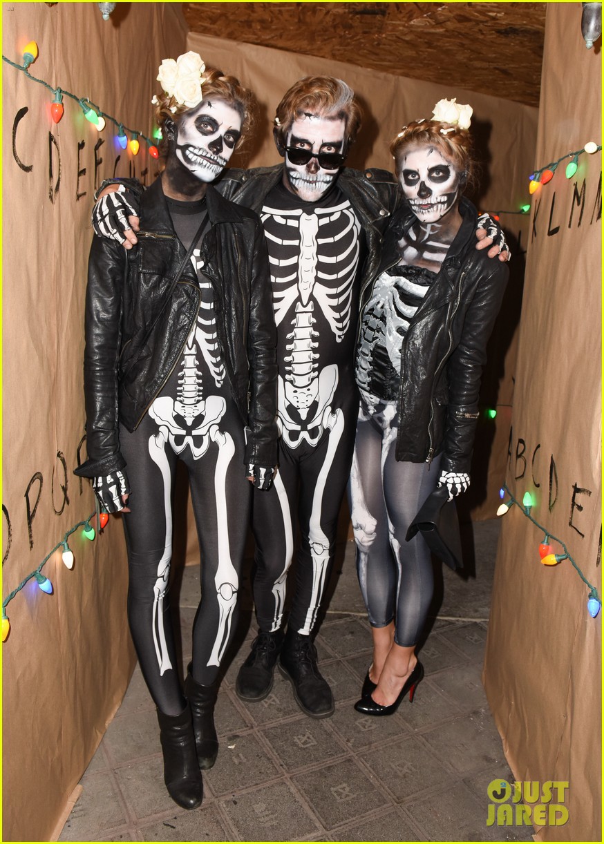 dj bobby french kept crowd dancing just jared halloween party 37