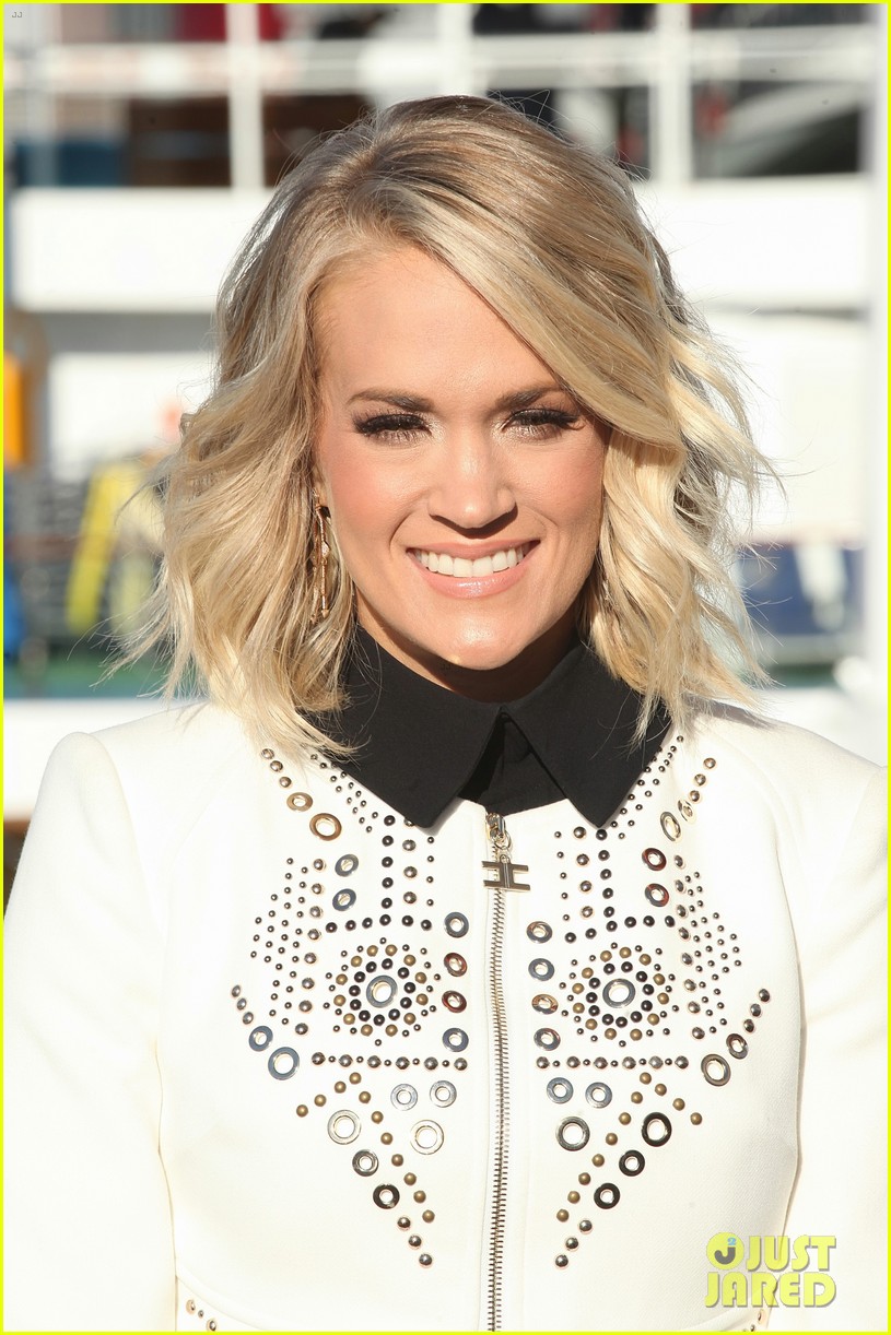 carrie underwood hops aboard carnival cruise to honor military families 04