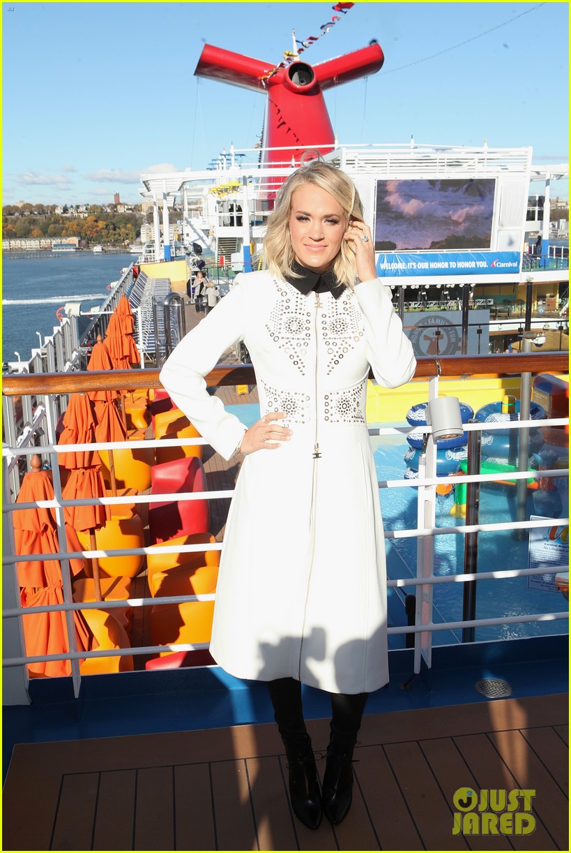 carrie underwood hops aboard carnival cruise to honor military families 093802260