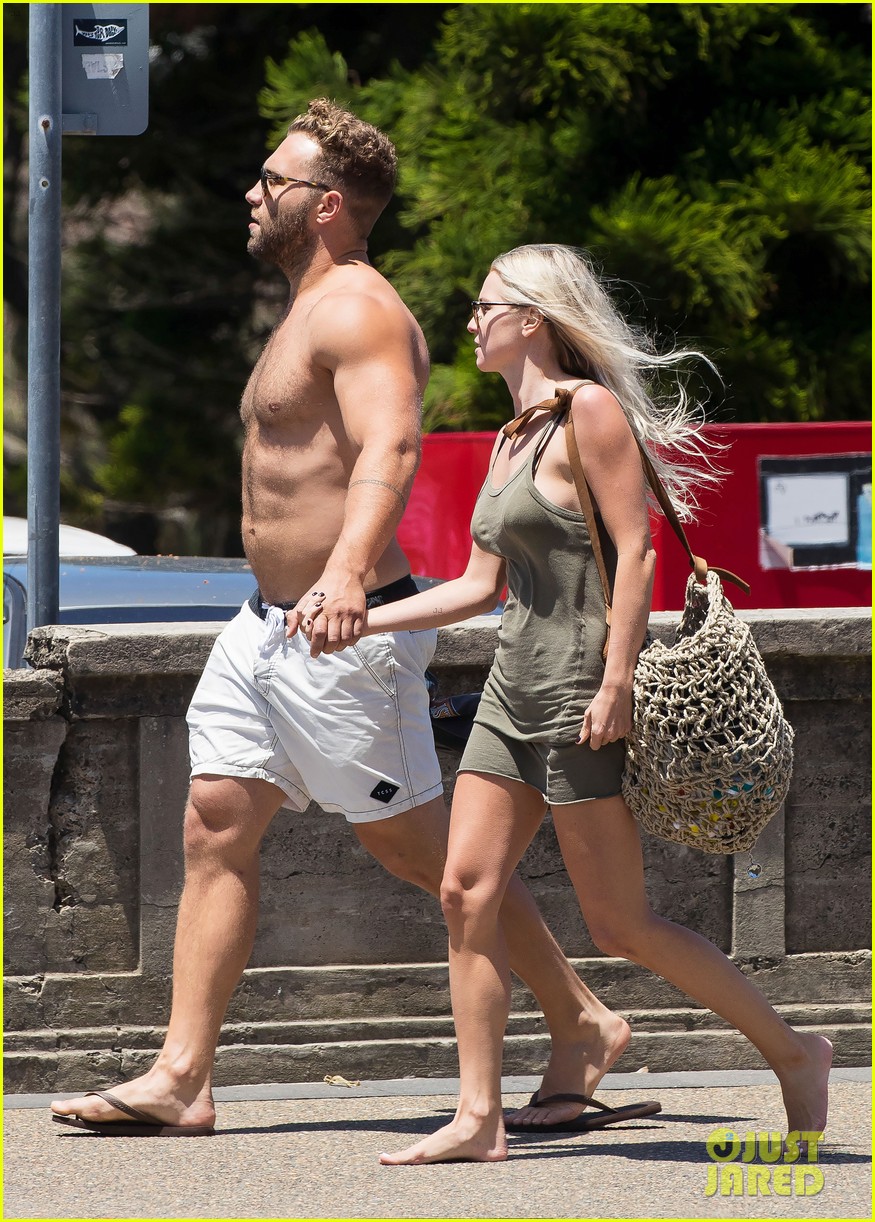 jai courtney looks so hot while shirtless with girlfriend mecki dent 13