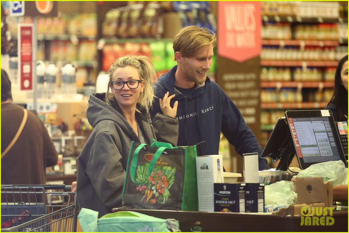kaley cuoco and karl cook step out for whole foods date 093813713