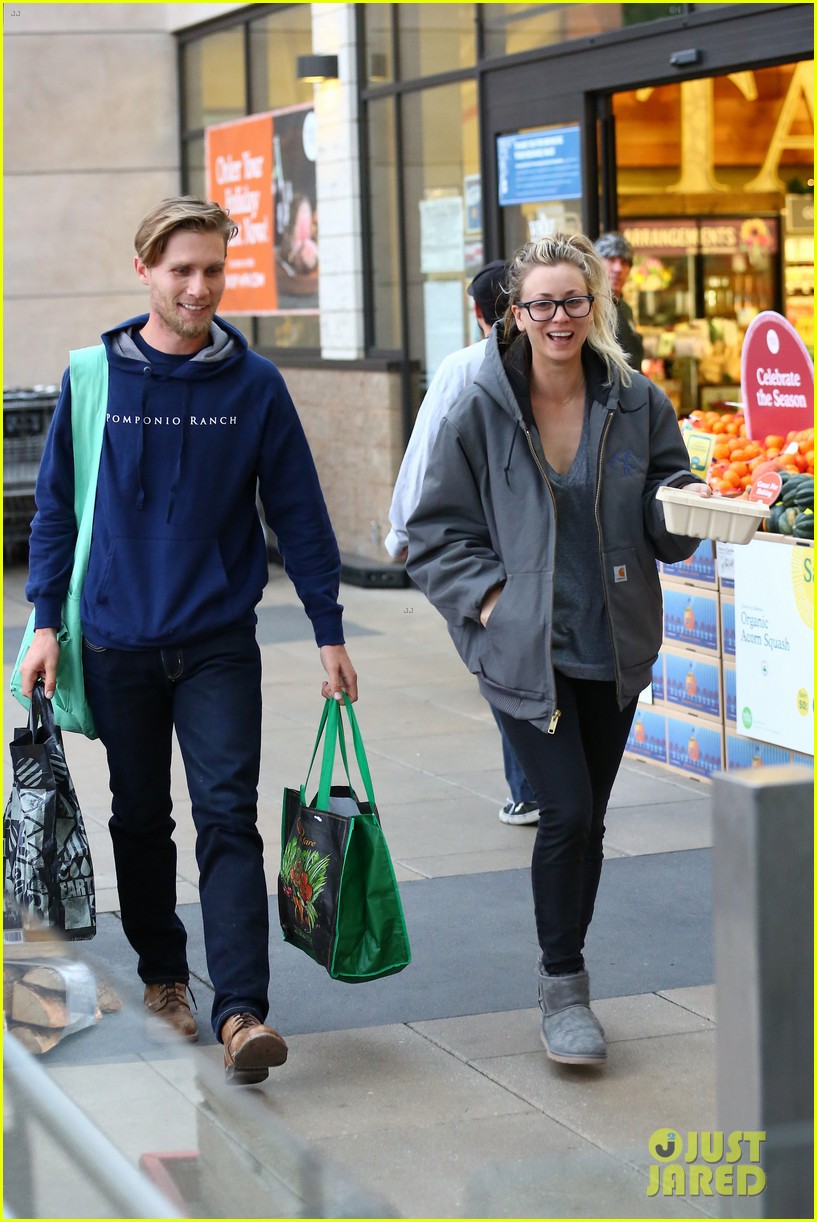 kaley cuoco and karl cook step out for whole foods date 123813716