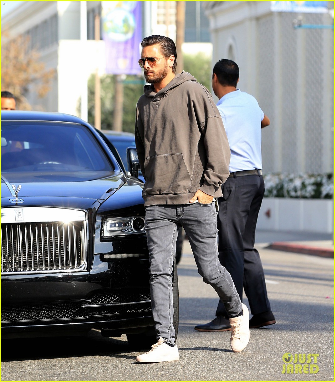 scott disick steps out after reportedly moving back in with kourtney kardashian 013810349