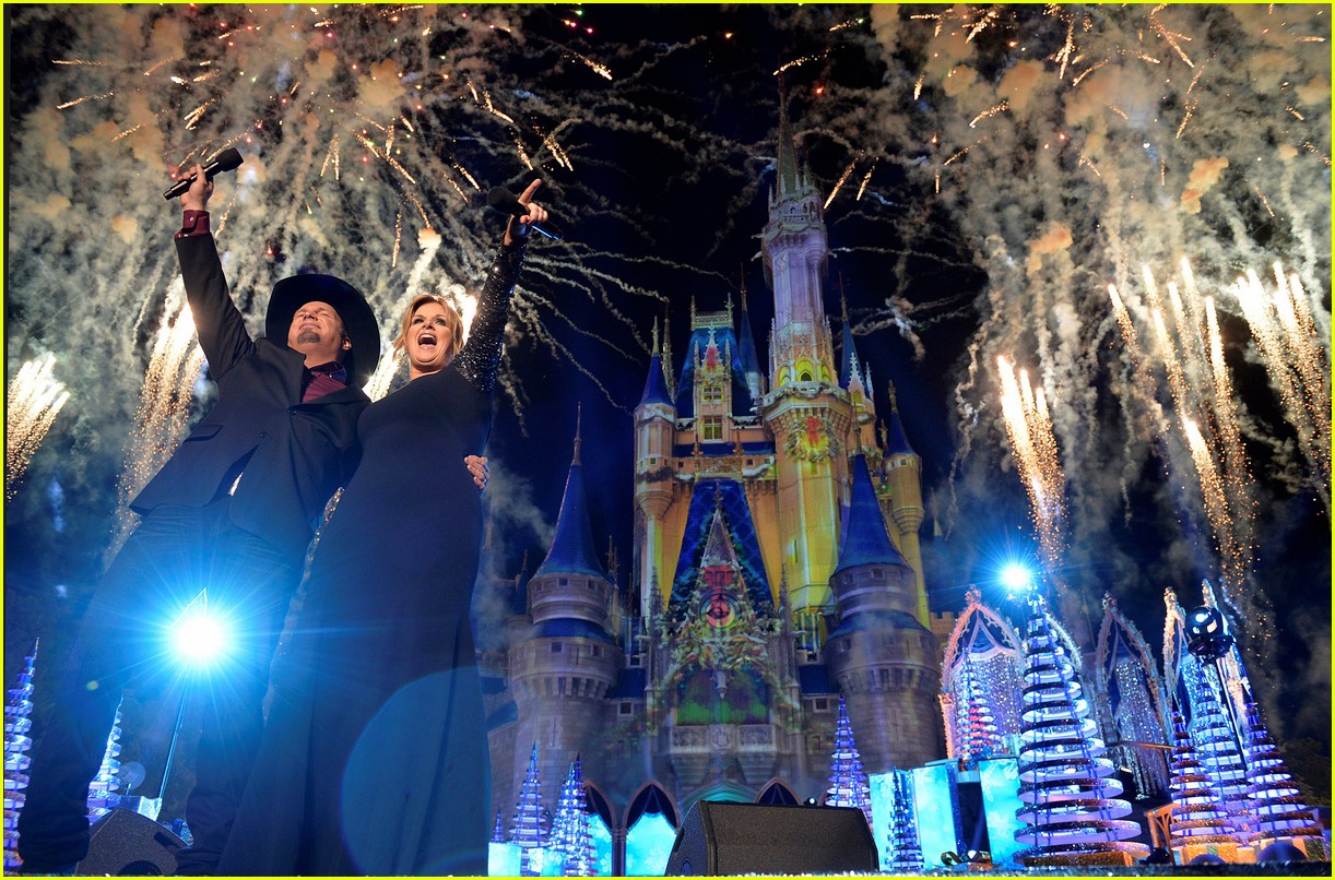 disney holiday celebration special 2016 full performers list 29