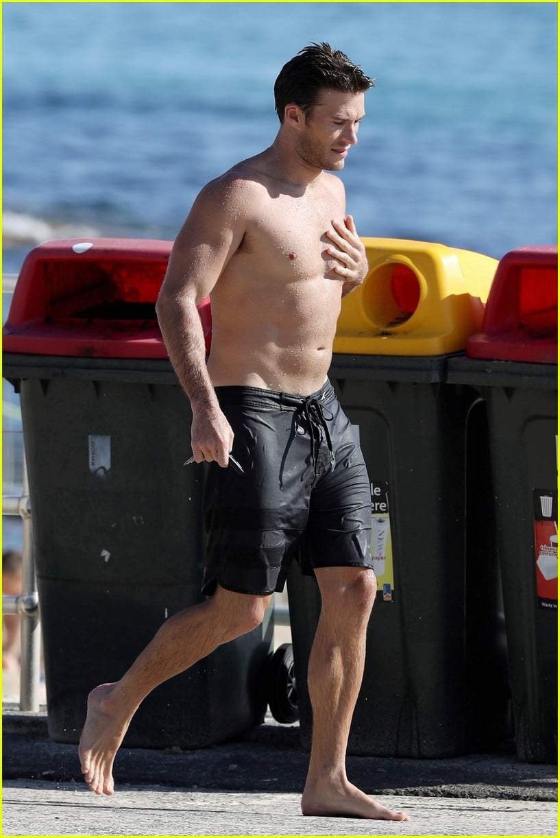 Scott Eastwood Physique