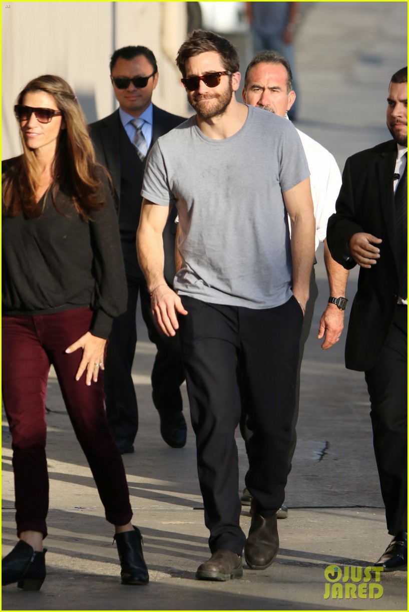 jake gyllenhaal looks buff arriving at a studio 073799620